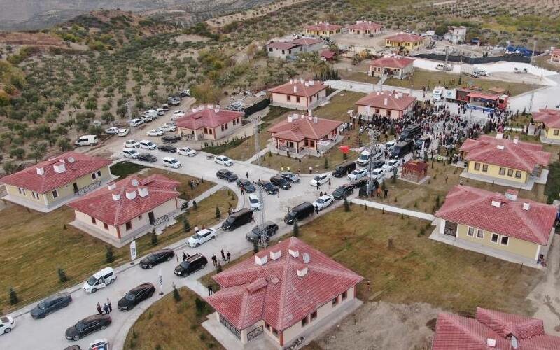 Bakan Özhaseki tarih verdi: Köy evleri depremzedelere teslim ediyor Bakan Özhaseki tarih verdi: Köy evleri depremzedelere teslim ediyor