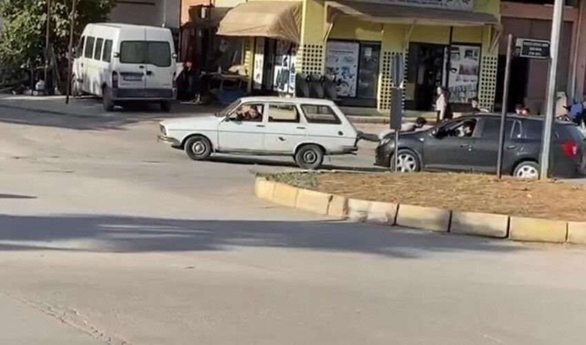 Halat yoksa çocuk var! Arabası yolda kalan Adanalıdan yok artık dedirten çözüm Halat yoksa çocuk var! Arabası yolda kalan Adanalıdan yok artık dedirten çözüm
