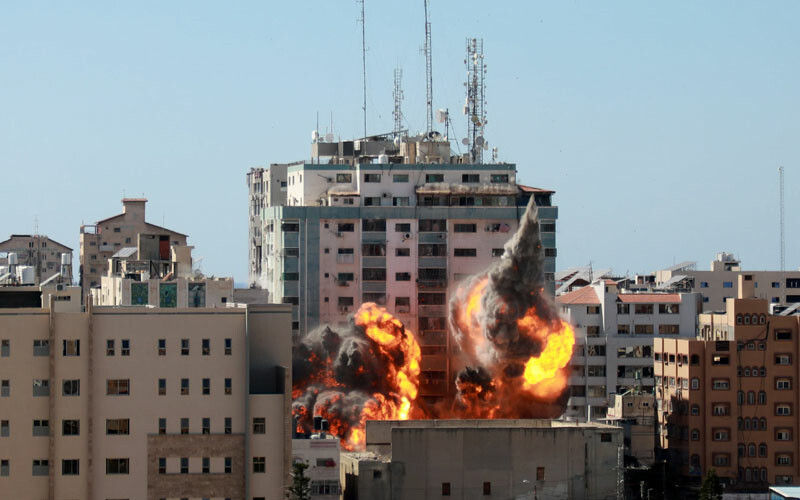 İsrail, Gazze'de yerleşim yerlerine saldırıyor