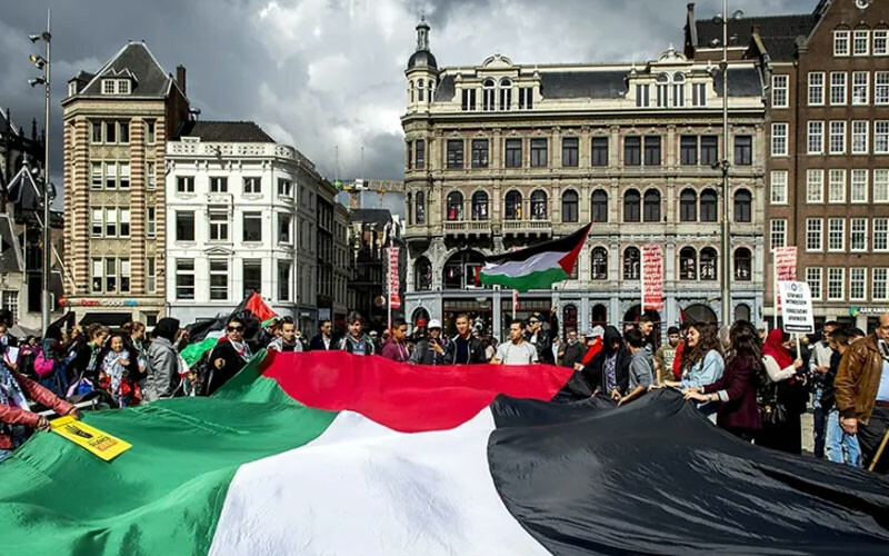Avrupa'nın ikiyüzlülüğü! İsrail'e destek gösterileri serbest: Filistin'le dayanışmak ise yasak... Hollanda'da Filistin'e destek gösterisi