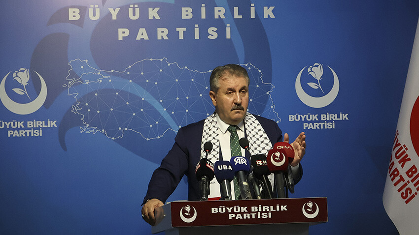 Emekliye 5 bin TL ikramiye için BBP lideri Destici'den çağrı: Devlet bütün çalışanlara vermeli Büyük Birlik Partisi lideri Mustafa Destici