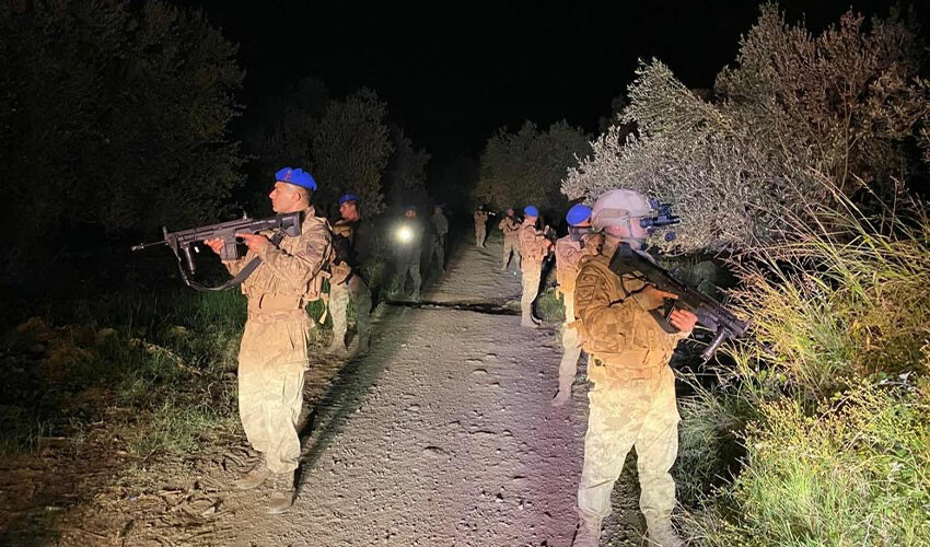 Zeytin hırsızlarına göz açtırmadılar! Jandarmalar 24 saat nöbette Zeytin hırsızlarına göz açtırmadılar! Jandarmalar 24 saat nöbette