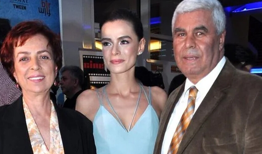 Özge Özpirinçci’nin acı günü… Aldığı haberle yıkıldı Özge Özpirinçci’nin acı günü… Aldığı haberle yıkıldı