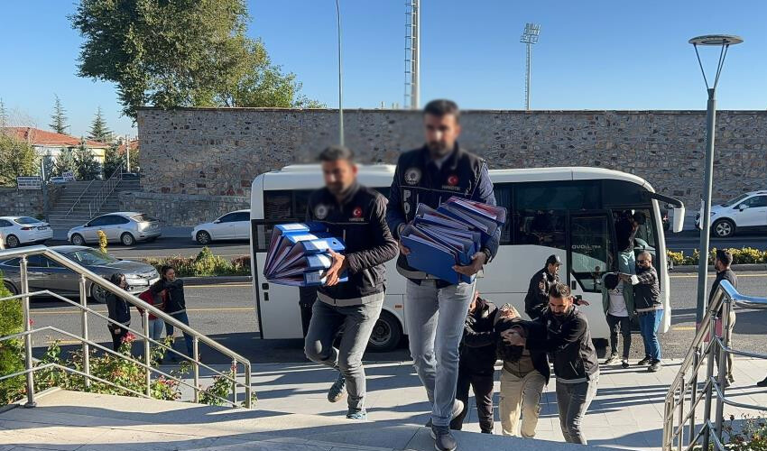 Zehir tacirlerine rahat yok! 40 kişi adliyeye sevk edildi Zehir tacirlerine rahat yok! 40 kişi adliyeye sevk edildi