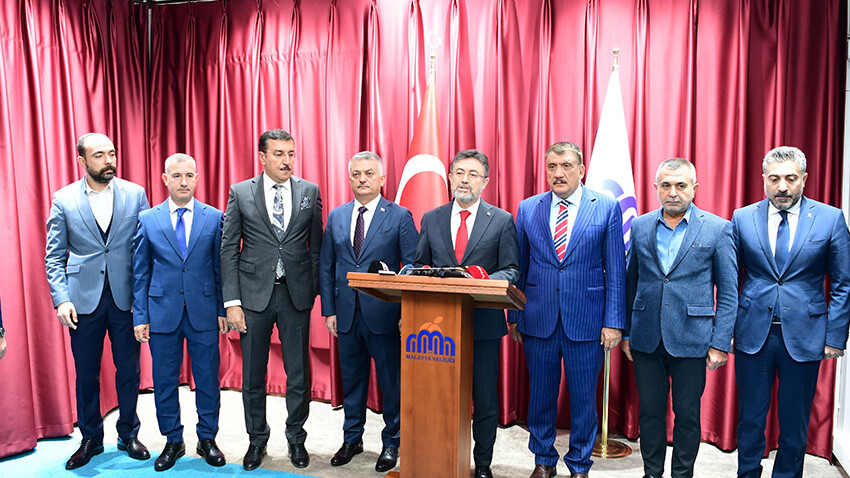 Çiftçilere peş peşe müjde! Bakan Yumaklı duyurdu: Destek bugün hesapta, büyükbaş dağıtımı da başlıyor Tarım ve Orman Bakanı İbrahim Yumaklı,