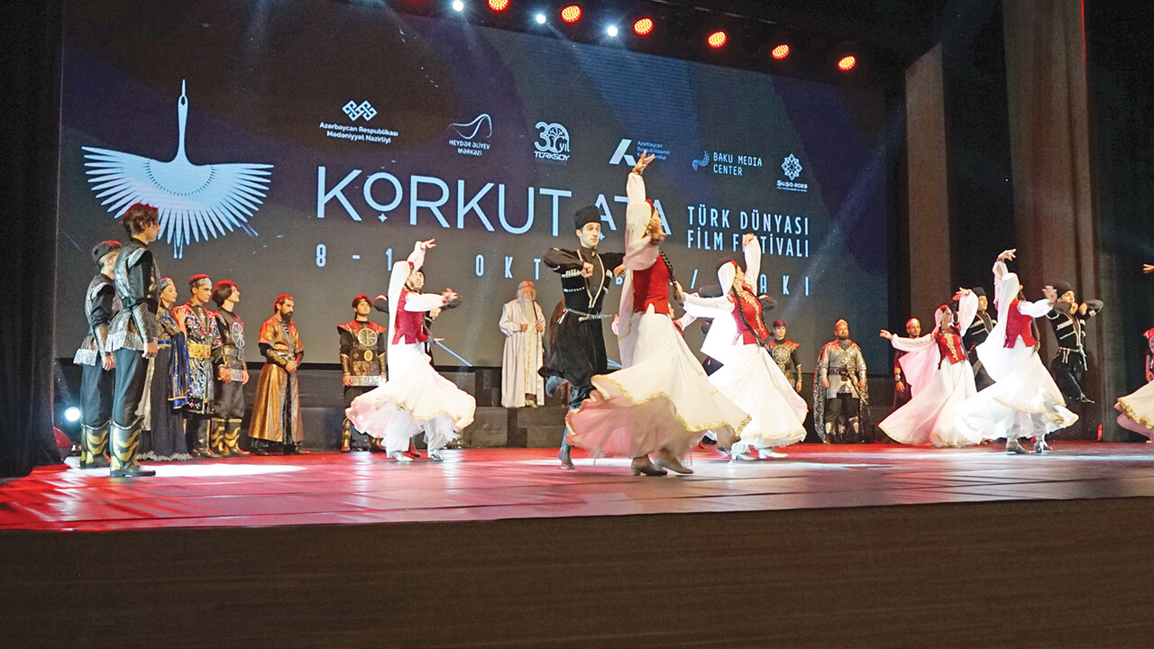 Korkut Ata’da ‘yıldızlı’ gece