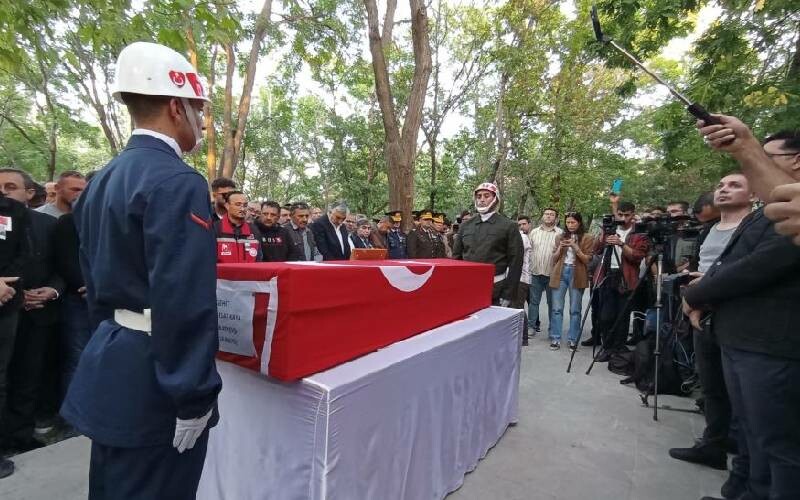 Pençe-Kilit şehidi Konya'da son yolculuğuna uğurlandı Pençe-Kilit şehidi Konya'da son yolculuğuna uğurlandı