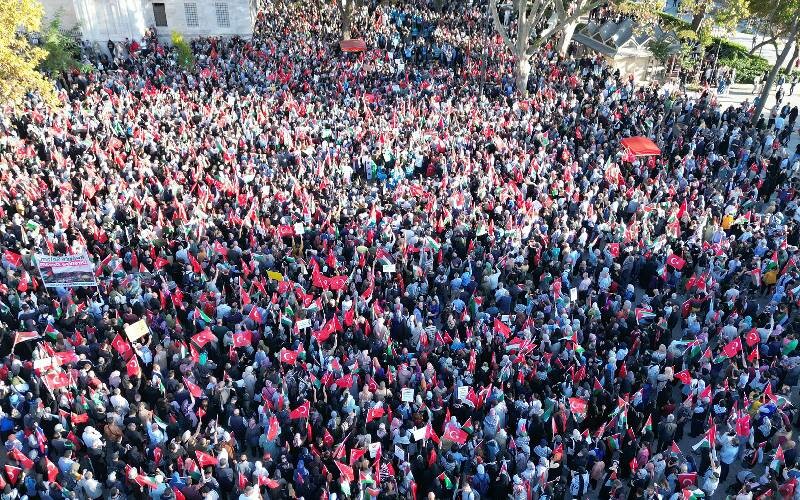 İstanbul’da Filistin’e destek seli: Binlerce kişi toplandı İstanbul’da Filistin’e destek seli: Binlerce kişi toplandı