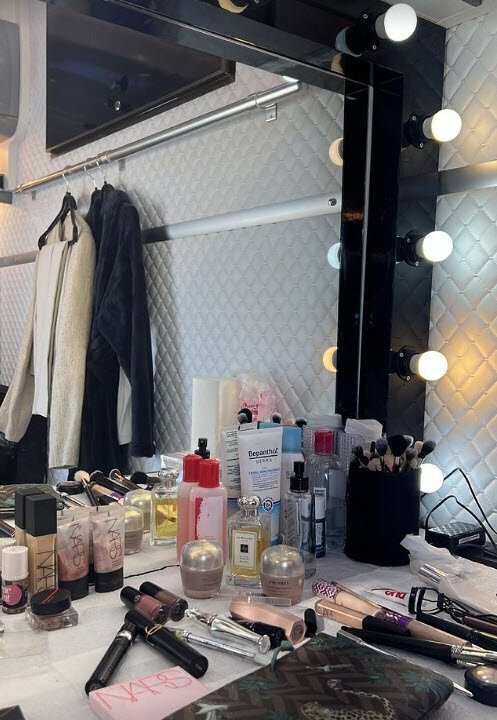 Oyunculuktan yakınan Bergüzar Korel lüks karavanını paylaşınca ortalık karıştı