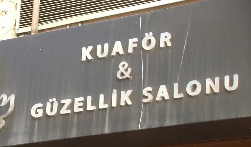 Eli sopalı saldırgan dehşet saçtı: Güzellik Merkezi'ni savaş alanına çevirdiler Eli sopalı saldırgan dehşet saçtı: Güzellik Merkezi'ni savaş alanına çevirdiler