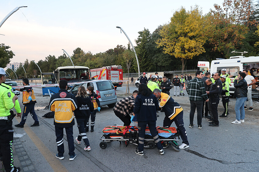 Ankara'da feci kaza! Otomobil dolmuşla çarpıştı: Ölü ve çok sayıda yaralı var