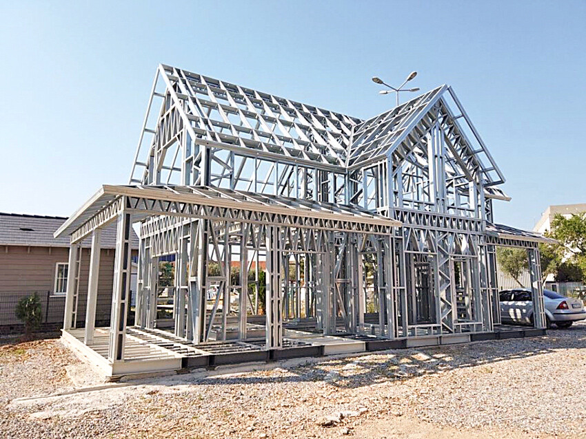 Prefabrik yapılardaki en büyük soru: Ağır çelik mi, hafif çelik mi? prefabrik