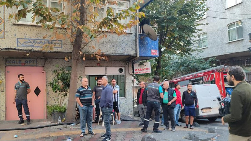 Ailesine kızdı, evi yaktı! Binayı saran alevlerde 19 kişi mahsur kaldı YANGIN-esenler