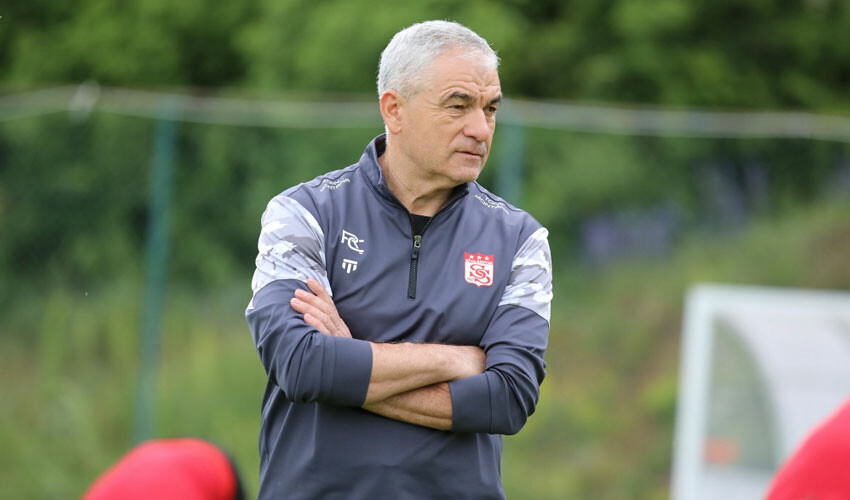 Rıza Çalımbay'dan Beşiktaş'a açık çağrı! Tecrübeli hoca son noktayı koydu Rıza Çalımbay