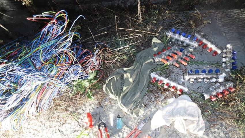 Yapımı bitmeyen Şato Evlere dadanan hırsızlara suçüstü! Piyasa değeri 20 bin lira bakır kablo ele geçirildi