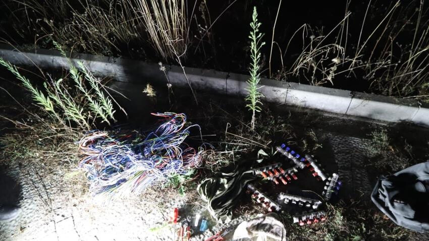 Yapımı bitmeyen Şato Evlere dadanan hırsızlara suçüstü! Piyasa değeri 20 bin lira bakır kablo ele geçirildi