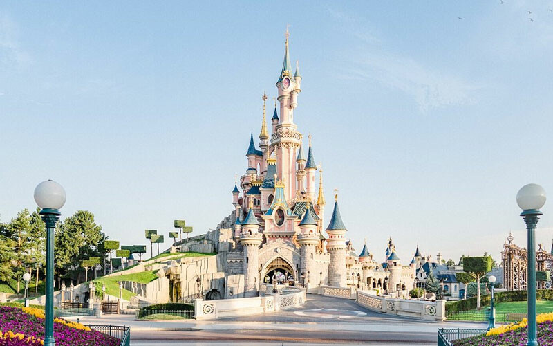 AP vekillerini taşıyan tren, Strazburg'daki meclis yerine yanlışlıkla Disneyland'e gitti Disneyland Paris