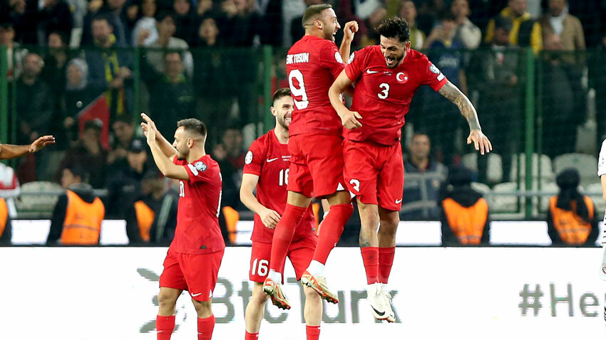 Yunus Akgün: Montella takıma müthiş bir öz güven aşıladı, daha da güzel işler yapacağız Yunus Akgün: Montella takıma müthiş bir öz güven aşıladı, daha da güzel işler yapacağız