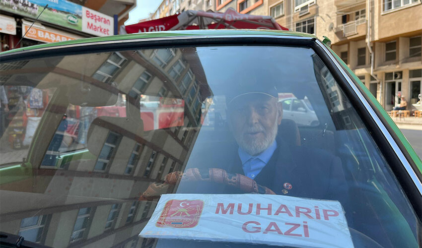 Gelen tüm teklifleri reddediyor: Kore Gazisi 48 yıllık aracını satmıyor Gelen tüm teklifleri reddediyor: Kore Gazisi 48 yıllık aracını satmıyor