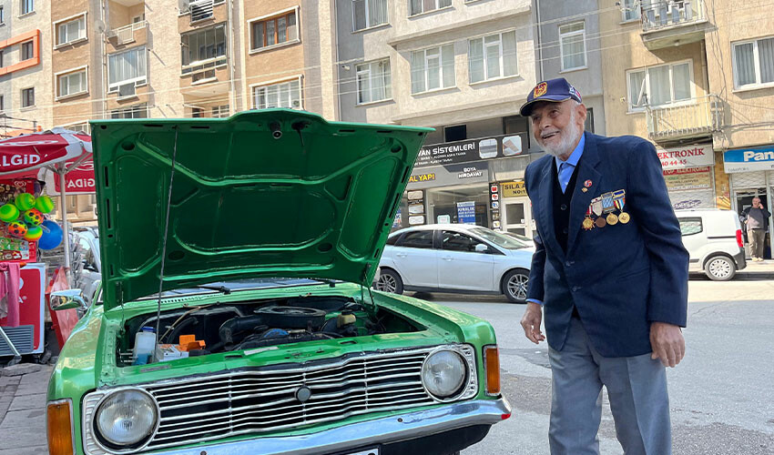 Gelen tüm teklifleri reddediyor: Kore Gazisi 48 yıllık aracını satmıyor Gelen tüm teklifleri reddediyor: Kore Gazisi 48 yıllık aracını satmıyor