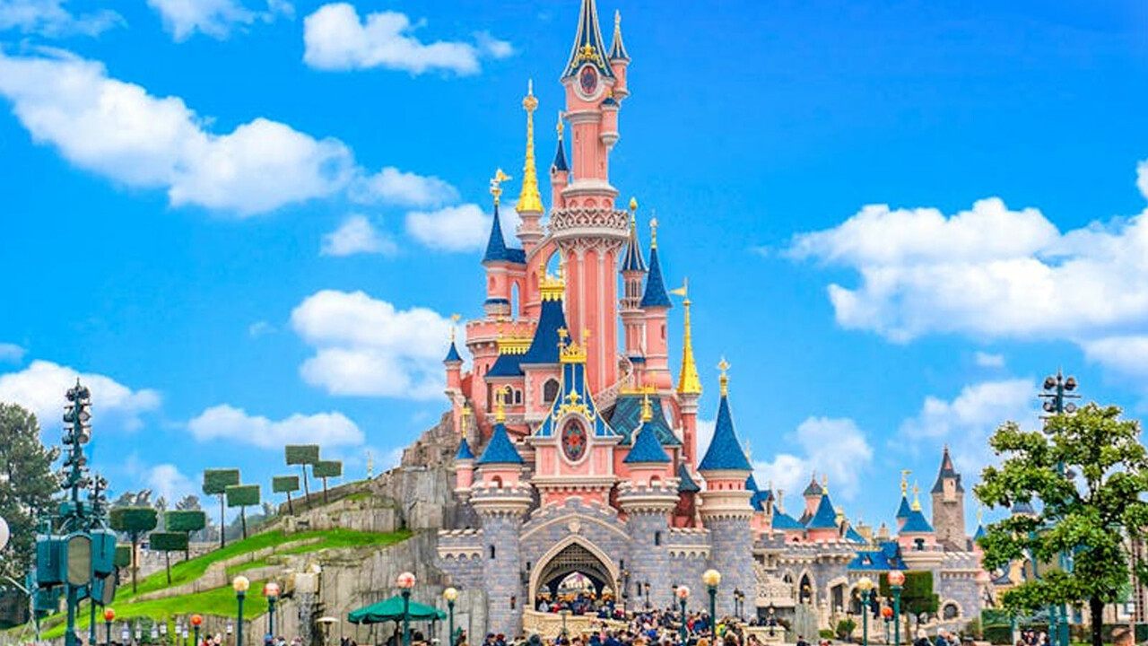 AP vekillerini taşıyan tren, Strazburg'daki meclis yerine yanlışlıkla Disneyland'e gitti AP vekillerini taşıyan tren, Strazburg'daki meclis yerine yanlışlıkla Disneyland'e gitti
