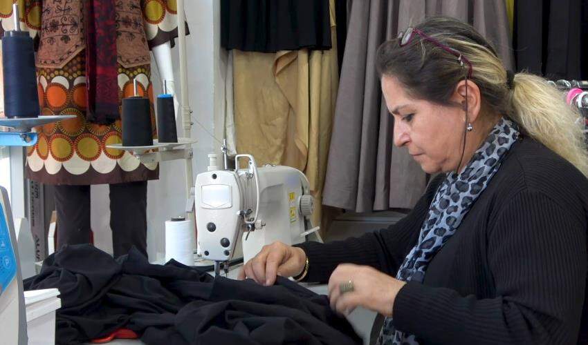 Belediye 'giysibank' açtı: Kadınlar üretiyor, ihtiyacı olan ücretsiz alıyor Belediye 'giysibank' açtı: Kadınlar üretiyor, ihtiyacı olan ücretsiz alıyor
