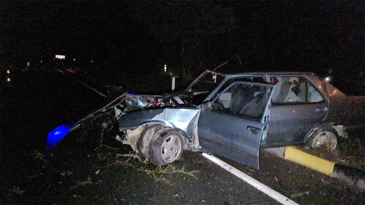 Aracın motoru yola fırladı: Sürücünün burnu bile kanamadı