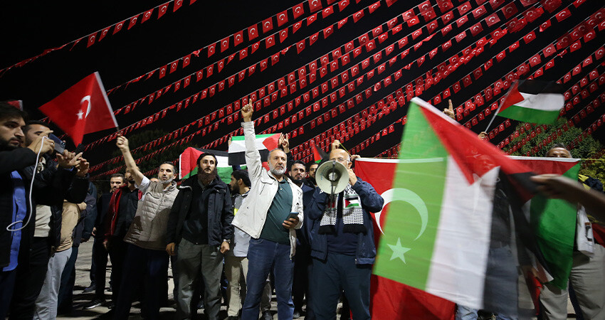 İsrail'in Gazze'de hastane saldırısı Türkiye'de protesto ediliyor: On binler meydanlara indi Gaziantep