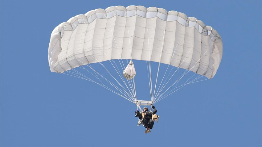Hava indirme köpeği Maça terörist avında