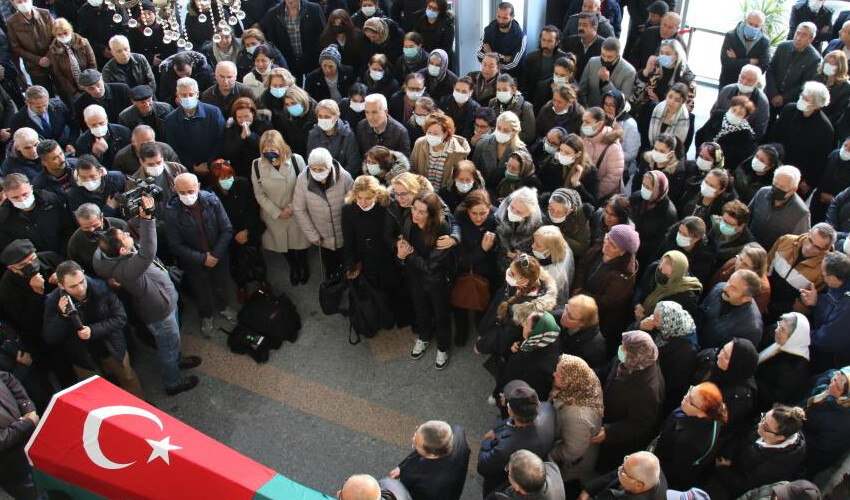 Özge Ulusoy’un babasının ölümüne sebep olan sürücünün cezası belli oldu Özge Ulusoy’un babasının ölümüne sebep olan sürücünün cezası belli oldu