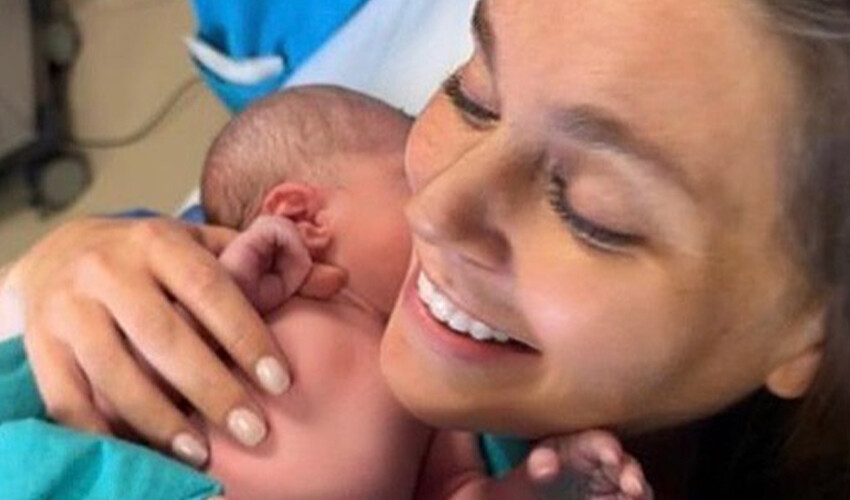 Aslı Enver’in çekirdek aile pozları yürekleri ısıttı, gören ‘maşallah’ diyor Aslı Enver’in çekirdek aile pozları yürekleri ısıttı, gören ‘maşallah’ diyor