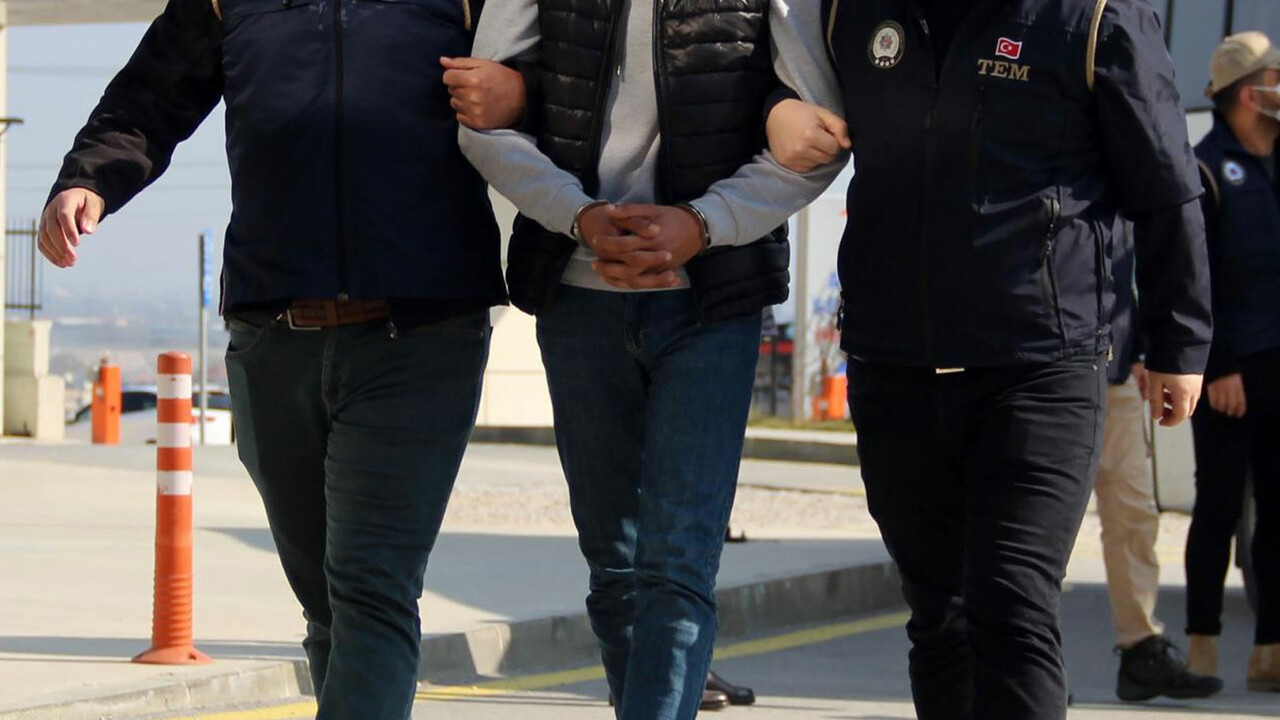 Yunanistan'a kaçmaya çalışan 2 FETÖ'cü tutuklandı Yunanistan'a kaçmaya çalışan 2 FETÖ'cü tutuklandı