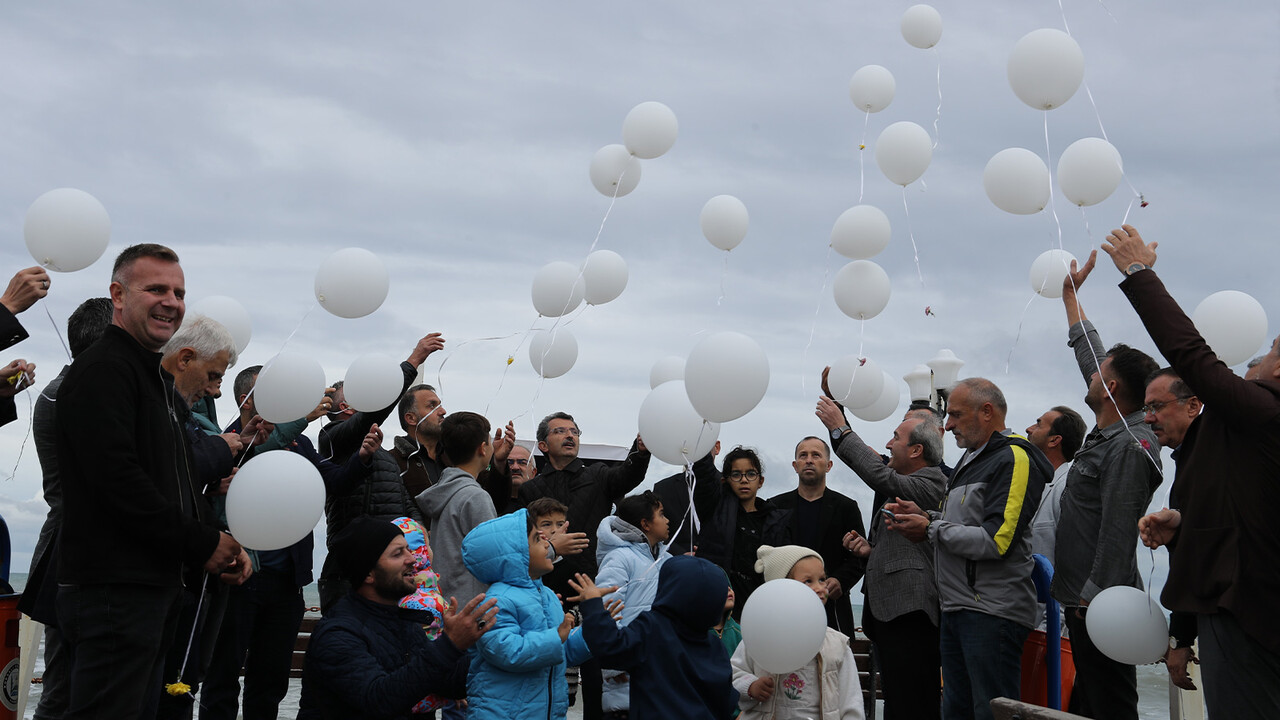 Sakaryalı çocuklardan anlamlı hareket: İsrail saldırılarında ölen Filistinli çocuklar için gökyüzüne balon bıraktılar