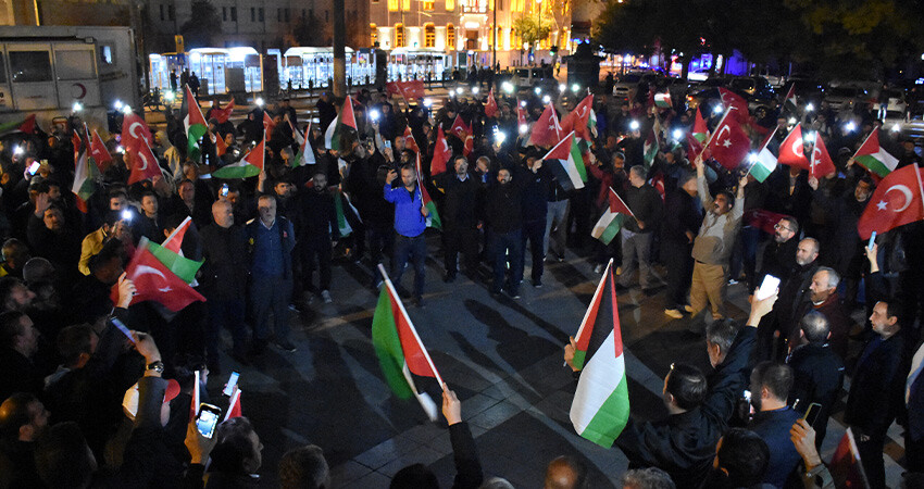 İsrail'in Gazze'de hastane saldırısı Türkiye'de protesto ediliyor: On binler meydanlara indi eskişehir