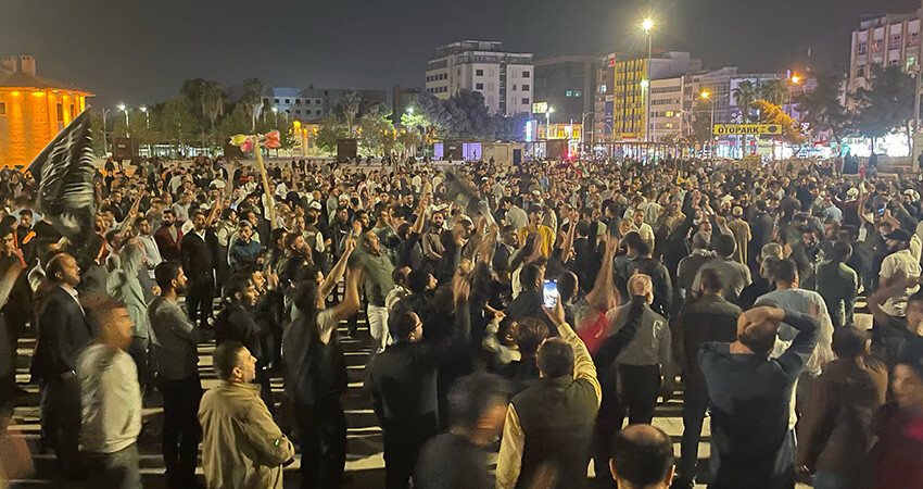 İsrail'in Gazze'de hastane saldırısı Türkiye'de protesto ediliyor: On binler meydanlara indi Şanlıurfa