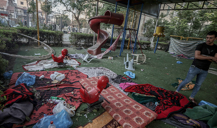 Bombalanan hastaneden yürek yakan fotoğraflar! İsrail'in kanlı saldırısının boyutu gün ağarınca ortaya çıktı Bombalanan hastaneden yürek yakan fotoğraflar! İsrail'in kanlı saldırısının boyutu gün ağarınca ortaya çıktı