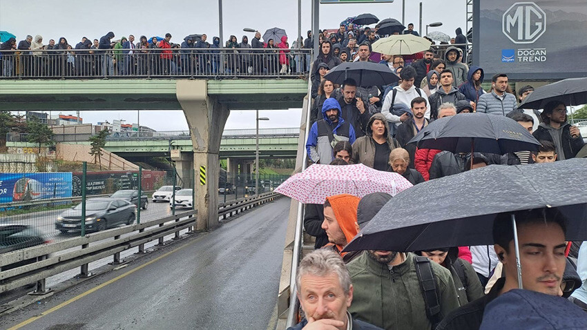 Sondakika! İstanbul'da metrobüs kazası! Vatandaşlar isyan etti UZUNÇAYIR- KAZA- METROBÜS