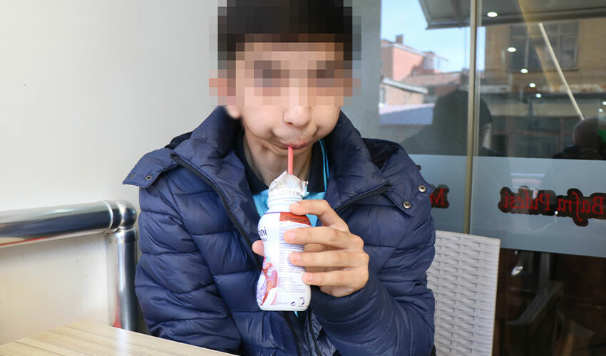 Doğuştan alt çenesi yok: Yemek yiyemiyor, Ameliyat olamıyor, yetkililerden yardım bekliyor Doğuştan alt çenesi yok: Yemek yiyemiyor, Ameliyat olamıyor, yetkililerden yardım bekliyor