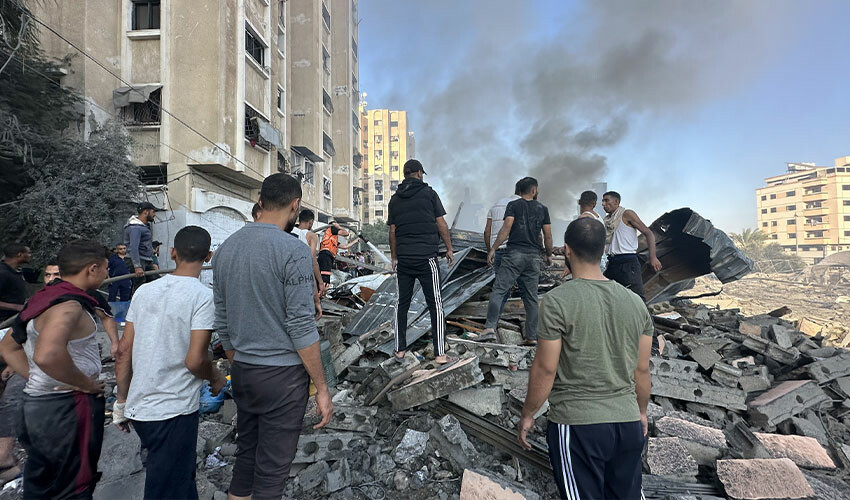 İsrail Gazze'de mülteci kampındaki camiyi vurdu: Ölü ve yaralılar var İsrail Gazze'de mülteci kampındaki camiyi vurdu: Ölü ve yaralılar var