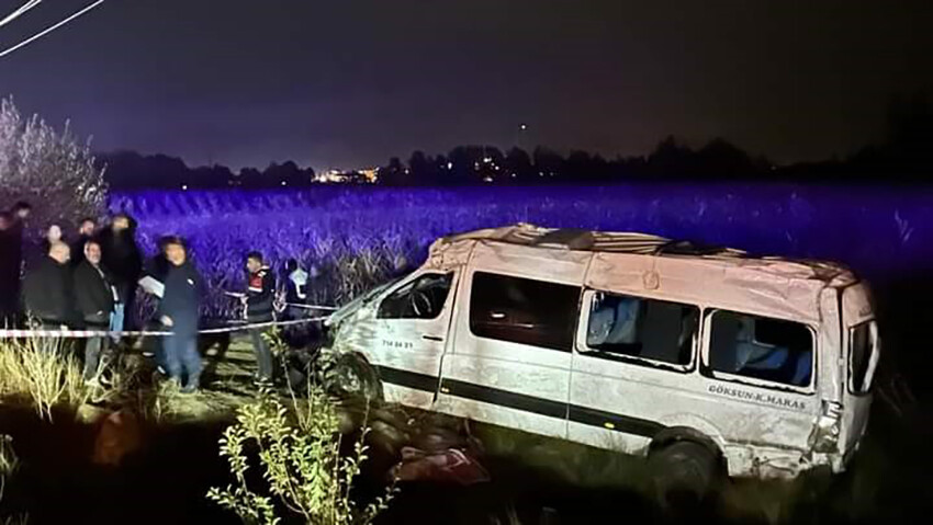 Kahramanmaraş'ta feci kaza! Yolcu minibüs takla attı: Ölü ve yaralılar var Kahramanmaraş'ta feci kaza! Yolcu minibüs takla attı: Ölü ve yaralılar var