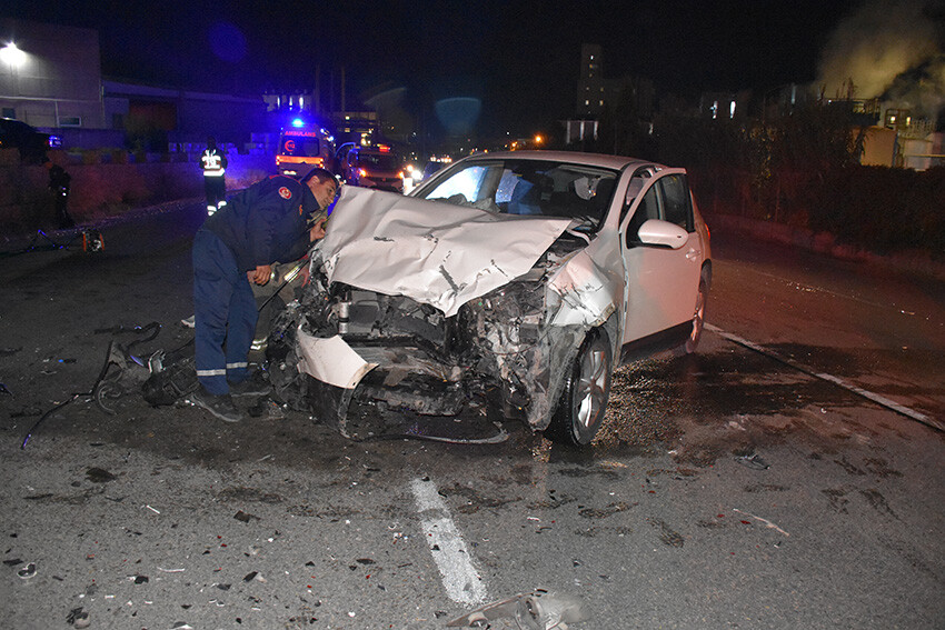 İzmir'de kontrolden çıkan araç dehşet saçtı: Ölü ve yaralılar var İzmir'de kontrolden çıkan araç dehşet saçtı: Ölü ve yaralılar var
