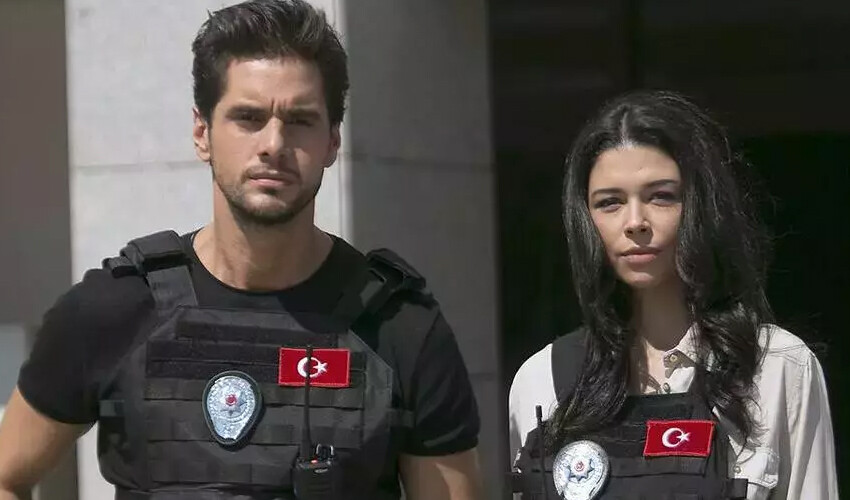 Arka Sokaklar’dan ayrılan Ela Yörüklü’nün yeni projesi belli oldu Arka Sokaklar’dan ayrılan Ela Yörüklü’nün yeni projesi belli oldu