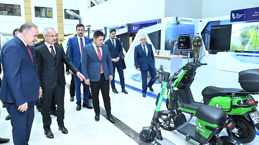 Ulaştırma ve Altyapı Bakanı Uraloğlu, BTK Akademi'yi ziyaret etti: Hedeflerimize gerçekçi yaklaşımlarla ilerliyoruz Ulaştırma ve Altyapı Bakanı Uraloğlu, BTK Akademi'yi ziyaret etti: Hedeflerimize gerçekçi yaklaşımlarla ilerliyoruz