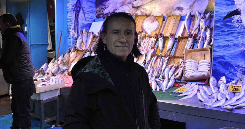 Denizlerdeki fırtına balık tezgahlarını vurdu! Hamsinin kilosu 120 TL'ye yükseldi, fiyatlar uçuşa geçti