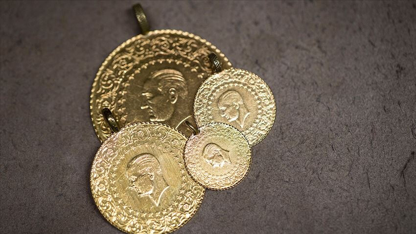 Altın Powell'ın konuşması öncesinde zirveden döndü