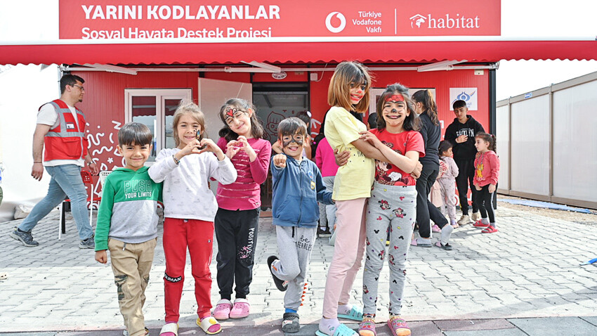 Vodafone, projelerinde odağına bu amacı alıyor: Teknolojiyle gelişme iyilik için teknoloji Türkiye Vodafone Vakfı, 300 bini aşkın çocuğa kodlama öğretti, 10 bin çocuğun dijital araçlara ulaşmasını sağladı.