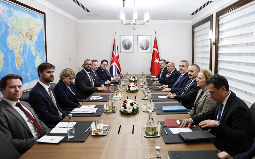 Hakan Fidan'dan 'Filistin' diplomasisi! İngiliz mevkidaşı Cleverly ile bir araya geldi Hakan Fidan'dan 'Filistin' diplomasisi! İngiliz mevkidaşı Cleverly ile bir araya geldi