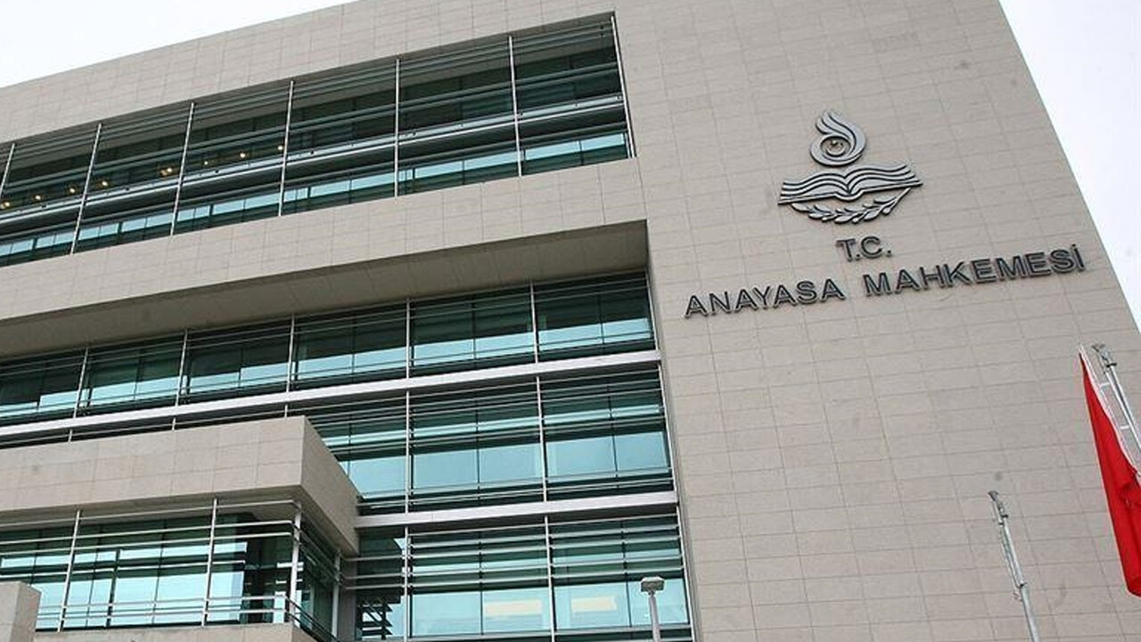 AYM iptal etti! Artık anne tarafından soybağı reddi davası açılabilecek AYM iptal etti! Artık anne tarafından soybağı reddi davası açılabilecek