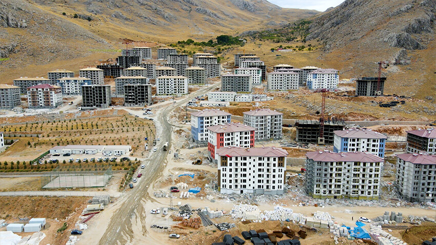 Bakan Mehmet Özhaseki duyurdu: 39 bin 121 afet konutu ve köy evinde sona yaklaşıldı  Bakan Mehmet Özhaseki duyurdu: 39 bin 121 afet konutu ve köy evinde sona yaklaşıldı
