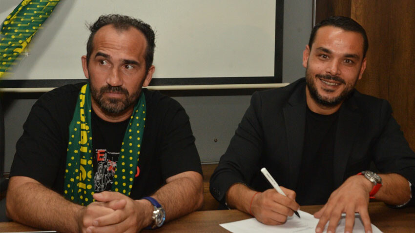 Süper Lig'in unutulmaz golcüsü Theofanis Gekas TFF 3. Lig ekibine teknik direktör oldu Süper Lig'in unutulmaz golcüsü Theofanis Gekas TFF 3. Lig ekibine teknik direktör oldu